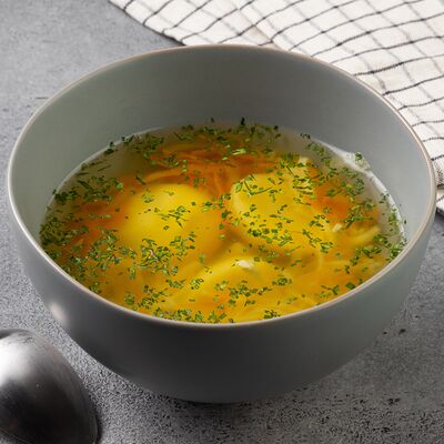 Куриный суп с домашней лапшой в Пепе Неро по цене 750 ₽