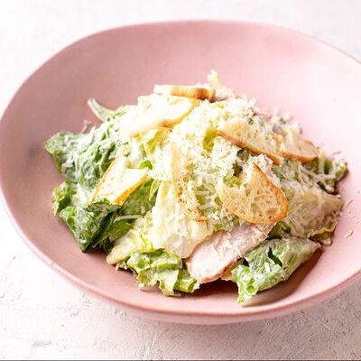 Цезарь с курицей в ODA по цене 1075 ₽