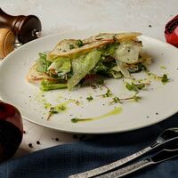 Салат Цезарь с курицей в Гранат