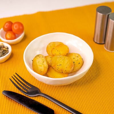 Картофель мини, запеченный с тимьяном (Mini baked potatoes with thyme) в Деликадесса по цене 320 ₽