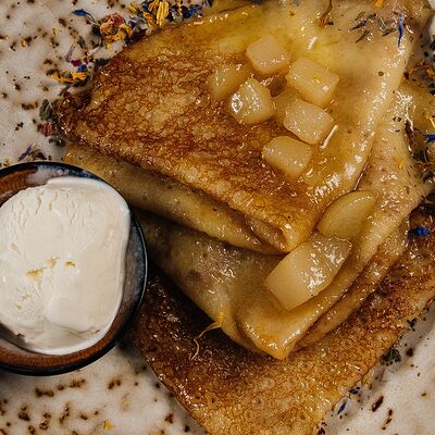 Блинчики Сюзетт в цитрусовой карамели в Ресторан Строгов по цене 480 ₽