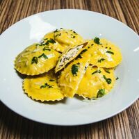 Равиоли Рикотта шпинат в сливочном соусе в PASTA BAR ДОМ СВЕЖЕЙ ПАСТЫ