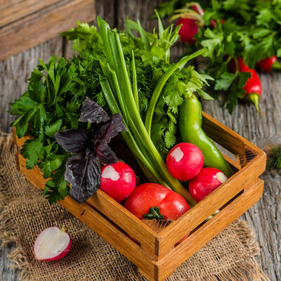 Сезонные овощи и зелень в Пряности & Радости на Московском по цене 450 ₽