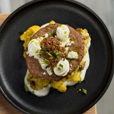 Бифштекс, толченый картофель, лимонная сметана в Chinch по цене 1250 ₽