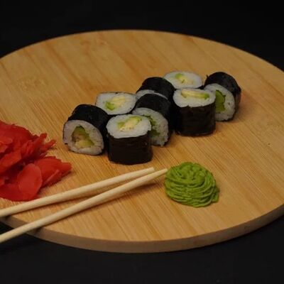 Ролл с авокадо в Yo! Sushi по цене 260 ₽