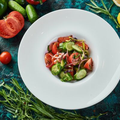 Салат из свежих овощей в Ресторан Яуза по цене 600 ₽