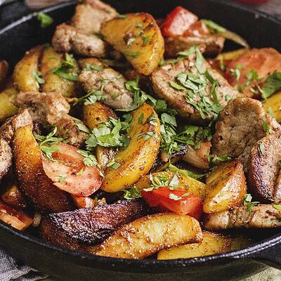 Свиная шея на сковороде с овощамив Panama City по цене 549 ₽