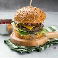 Бургер с бараниной BBQ в D Lounge