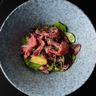 Салат с ростбифом в Энотека БарДо по цене 850 ₽