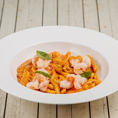 Паста Казаречче с креветками и фарфалле в Перчини на огне по цене 530 ₽