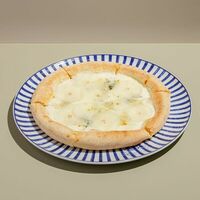 Пицца с грушей и горгонзолой в Italy