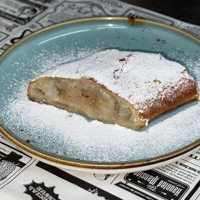 Штрудель с яблоком в Контейнер по цене 430 ₽