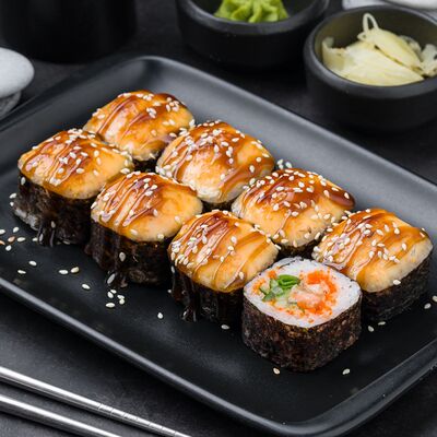 Ролл Запеченный с лососем и луком в Рыба закусывала по цене 569 ₽