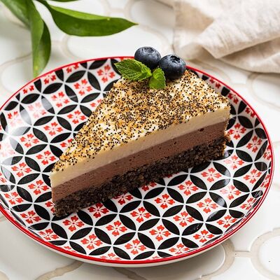 Маковый торт в Maroon по цене 850 ₽