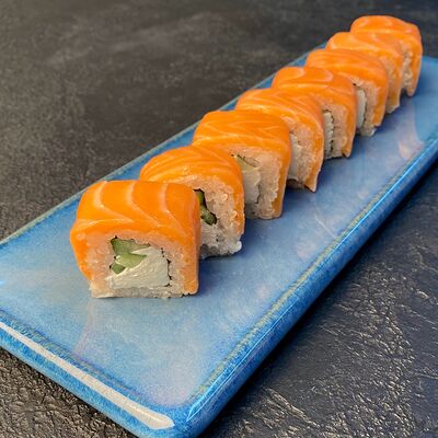 Филадельфия с огурцом в Лосось Sushi & Oysters по цене 890 ₽