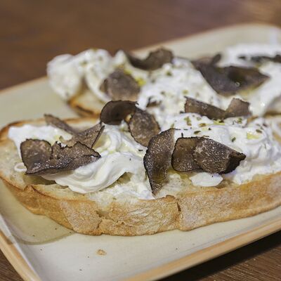 Брускетта с трюфелем в Pizza Volante по цене 1510 ₽