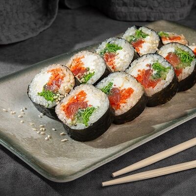 Кимпап с лососем в Sarang по цене 560 ₽