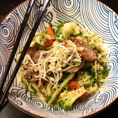 Лапша в бульоне с говядиной в More More по цене 1030 ₽