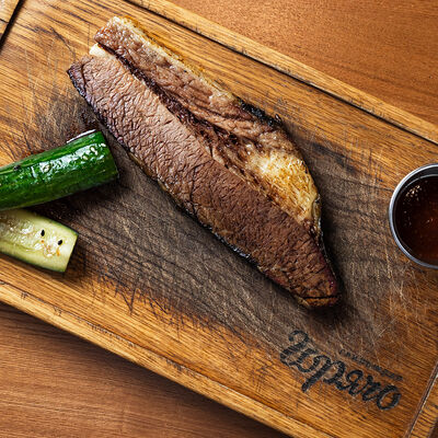 Брискет барбекю из мраморной говядины в Горячо по цене 1260 ₽