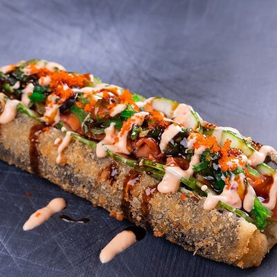 Хот-дог ролл с лососем в SushiDays по цене 459 ₽
