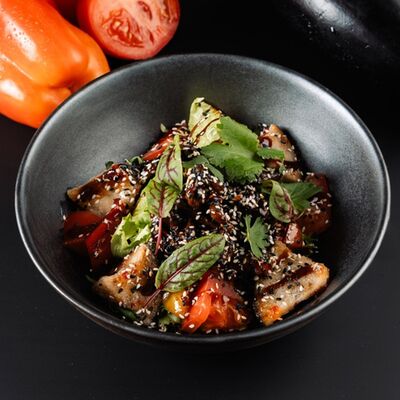 Салат Теплый с телятиной в РАХАТ по цене 695 ₽