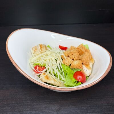 Цезарь с куриным филе в О2 кафе по цене 420 ₽