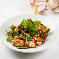 Салат с перепелкой, запеченными баклажанами и сыром горгонзола в Villa Pasta