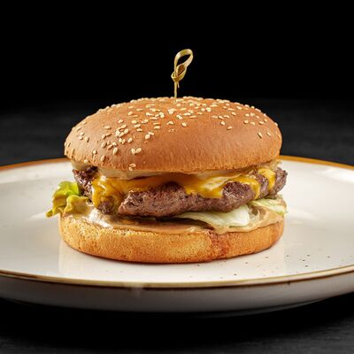 Бургер с телятиной в Бк первый по цене 600 ₽