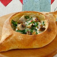 Хачапури с грибами и трюфельным соусом в Люля любя