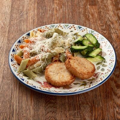 Куриные котлетки с макаронами и сыром в Дзамико по цене 420 ₽