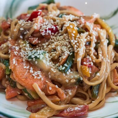 WOK с Лососем в Хочу! Creative Asian cafe по цене 660 ₽