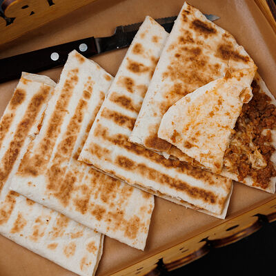 Кесадилья с мясом Мексика в Бутер Bro Pub по цене 440