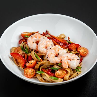 Вок с креветкой в Булка да мясо по цене 527 ₽