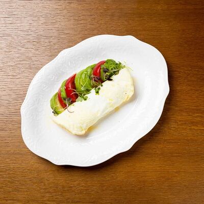 Белковый омлет с авокадо и томатами в Tutta La Vita по цене 800 ₽