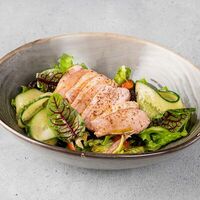 Салат с уткой и соусом кочудян в Табаско