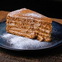 Медовик в Ели Сацебели