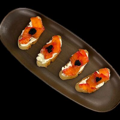 Брускетта с лососем в Месса Ересь по цене 710 ₽