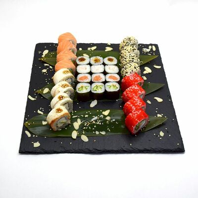 Сет 1/2 в Sushi kim по цене 1671 ₽