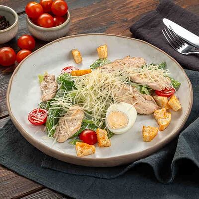 Салат Цезарь с курицей в Линдфорс по цене 930 ₽