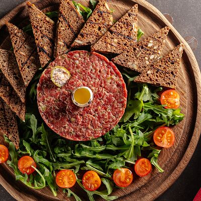 Тартар из мраморной говядиныв Meat Coin по цене 2000 ₽