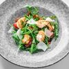 Салат с рукколой и креветками с томатами и пармезаном в Beerman & Пицца по цене 1280