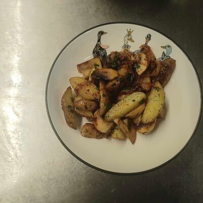 Картофель с грибами в Эник Беник по цене 300 ₽