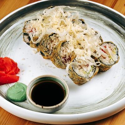 Горячий ролл цезарь в Наше место по цене 813 ₽