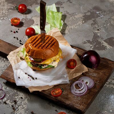 Бургер с говядиной в Злаки маки по цене 345 ₽