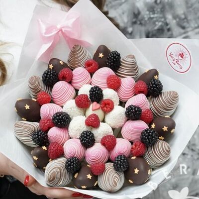 Букет 4 шоколада M в Клубника в шоколаде VeryBerryLab по цене 10370 ₽