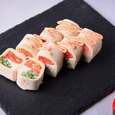 Тортилья с лососем в Андеграунд Pizza & Sushi по цене 311 ₽