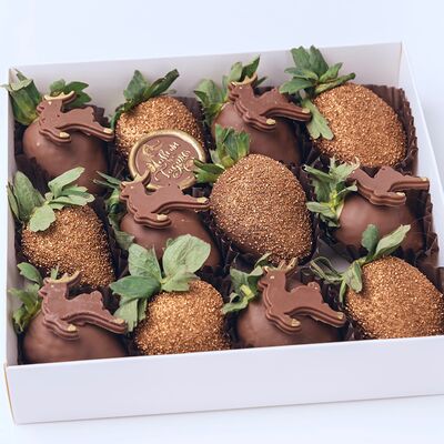 Набор с оленями из клубники в шоколаде №49 в Клубникисс по цене 3700 ₽