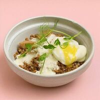 Греча с индейкой и соусом из пармезана в Flat coffee