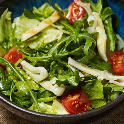 Салат с кальмарами в Греческая таверна Порто Миконос по цене 790 ₽