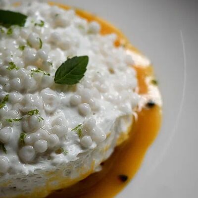 Рисовый мусс с манго и апельсином в More More по цене 580 ₽